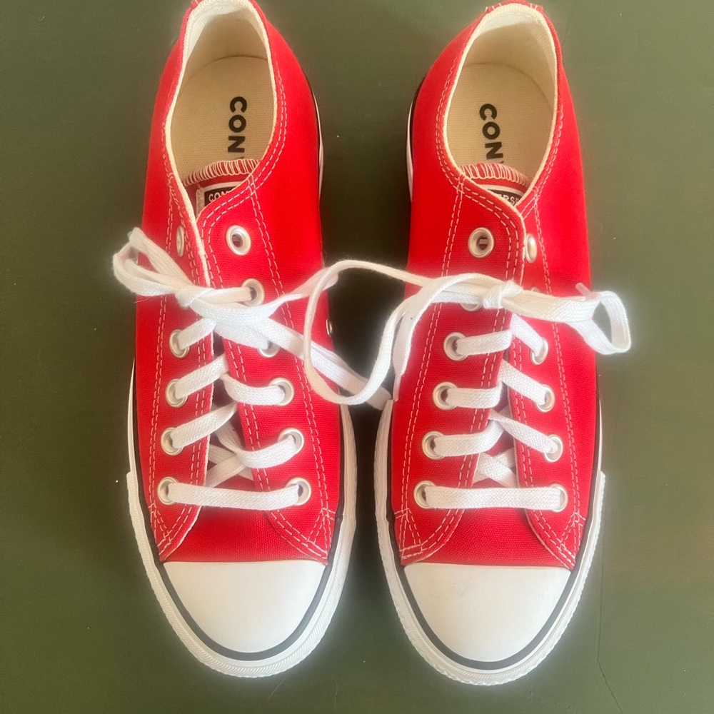 Women’s Size 8 Red Platform Converse